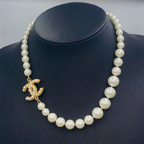 chanel pearl necklace vintage